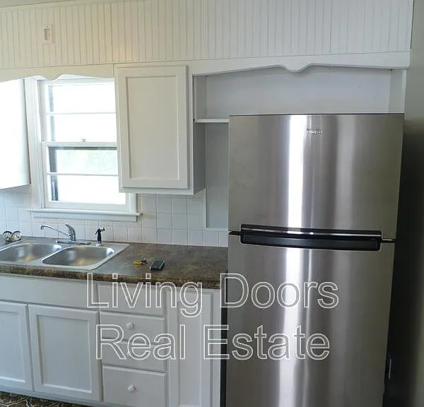 3701 Lewis Ave — Photo 5