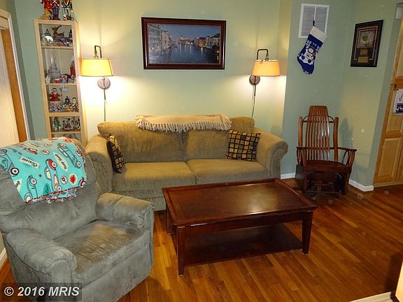3rd image of 3304 Wallford Dr