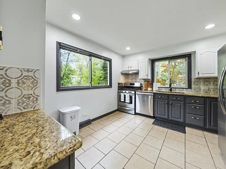 N Manor Ave — Photo 24