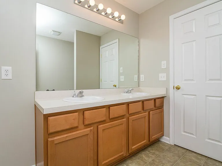 902 Grand Oak Dr — Photo 9