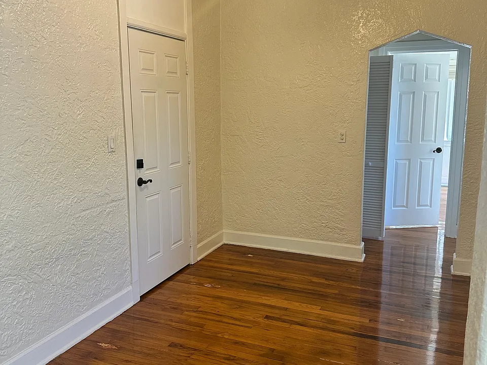 entry & dining