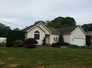 26 Bakewell Ct, Cranston, RI 02921