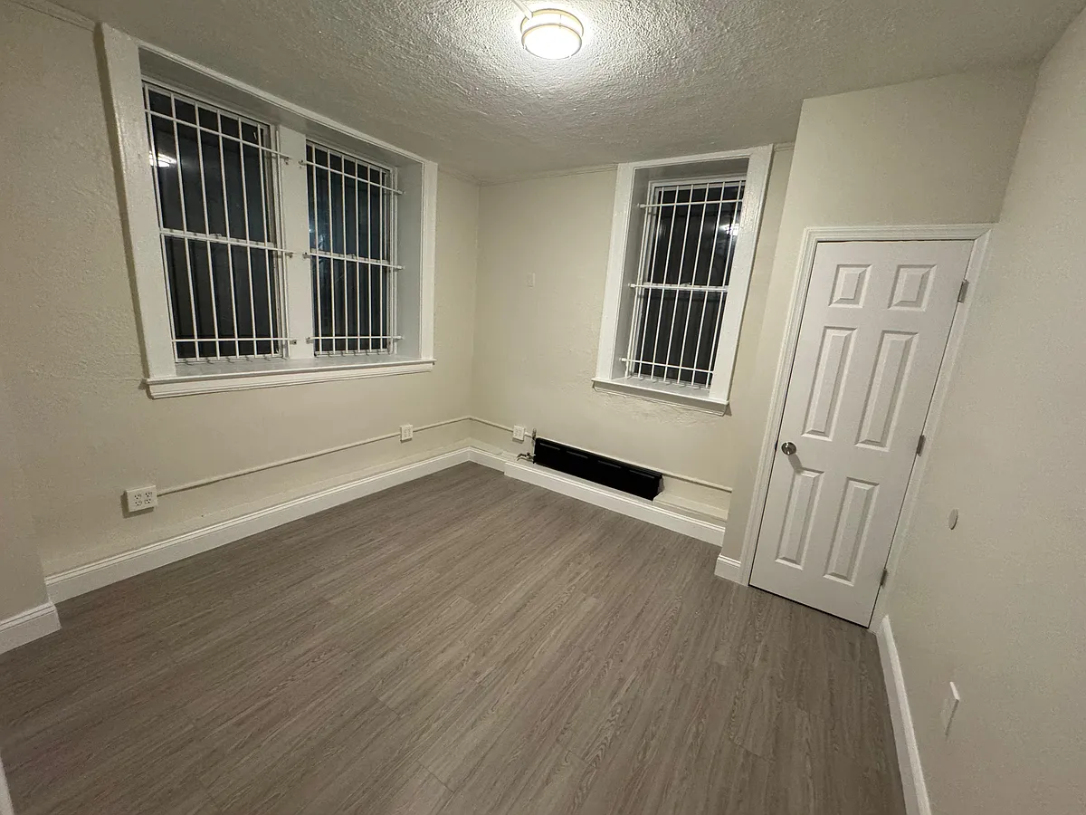 Building Photo - 691 Elizabeth Ave #4A