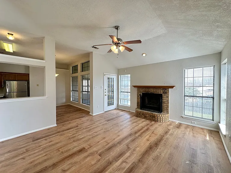 607 Hogan Dr — Photo 10