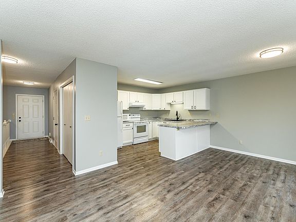 3rd image of 712 Memorial Dr