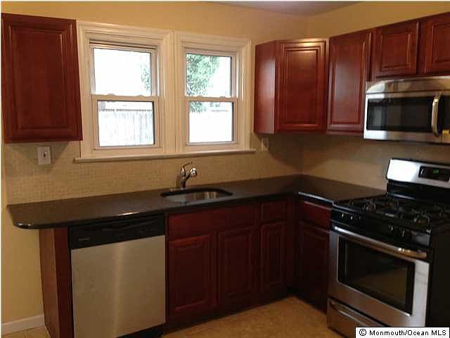 1st image of 226 Main St