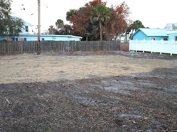 5th image of 109 AVENUE D LOT 3
