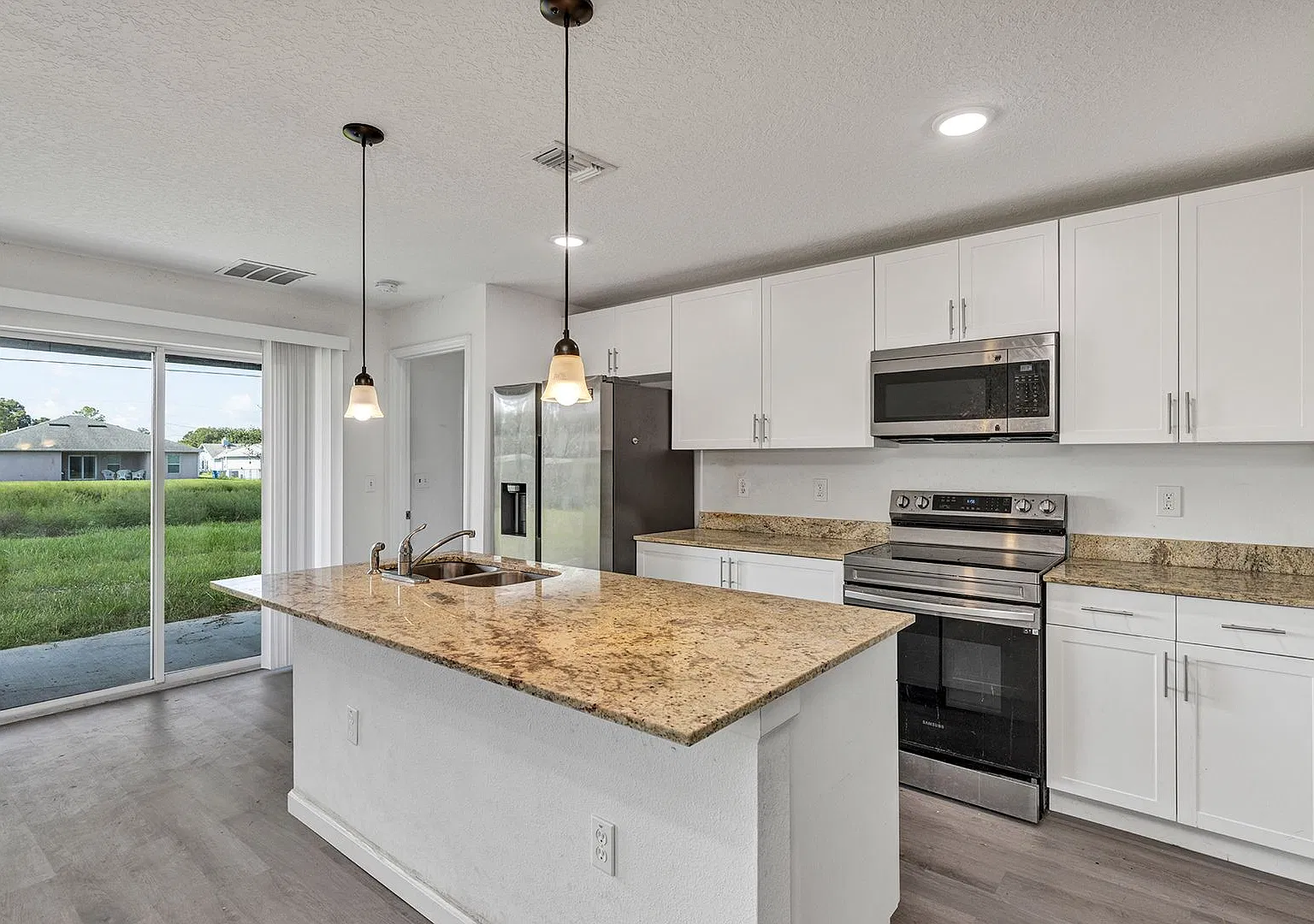 Stunning Newly Constructed Home in Palm Bay Modern Comfort Awaits! — Photo 4