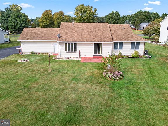 2nd image of 207 E Dickerson Ln