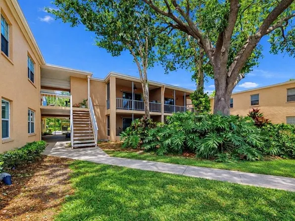 4724 Christa Ct Unit 322, Tampa, FL 33614