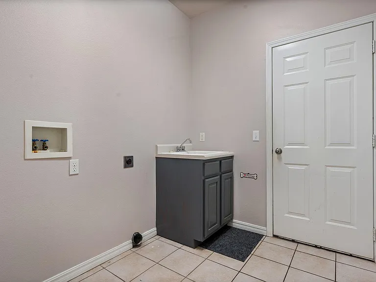 852 Silvercliff Way — Photo 51