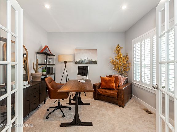 3rd image of 160 Goldenrod Dr