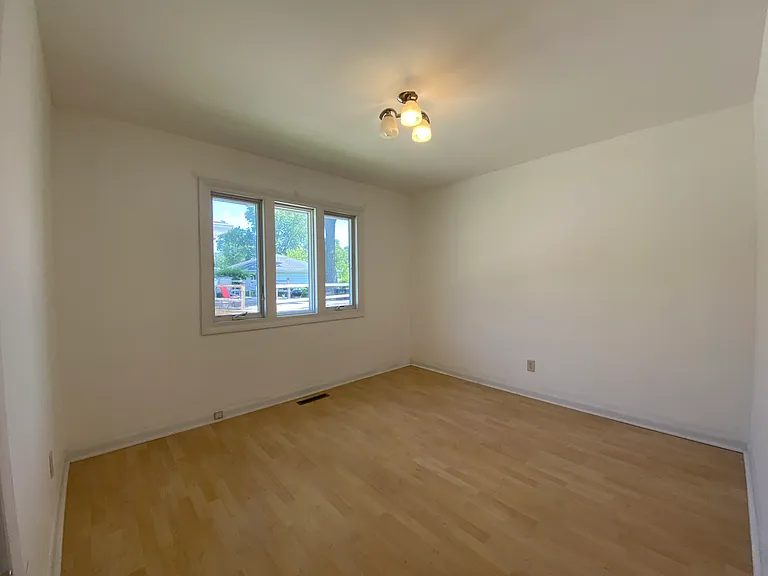 8143 Howard Ave — Photo 19