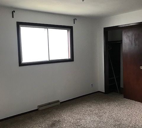 5th image of 2701 S Grant St