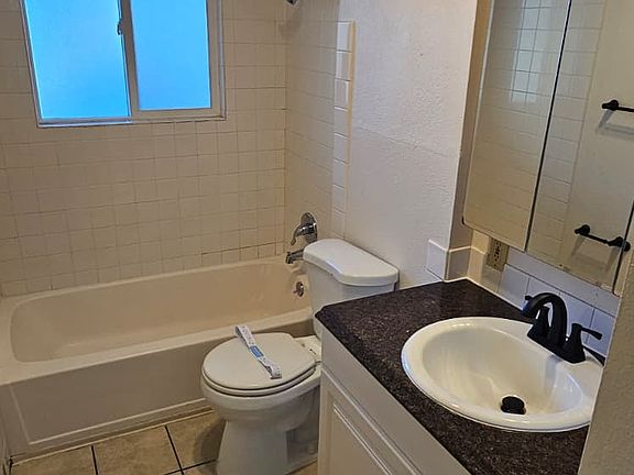 3rd image of 6010 SW 30th Ave APT 8