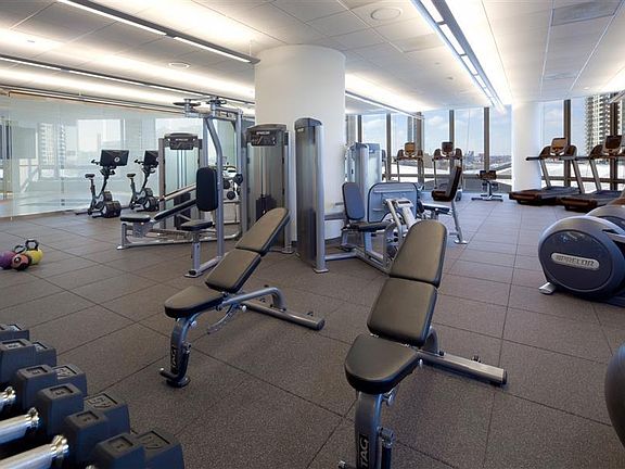 2nd image of 300 W Hubbard St #806