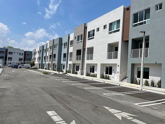 2nd image of 2505 NE 193rd St #4203