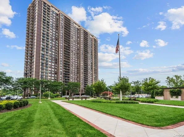270-10 Grand Central Parkway #12T, Floral Park, NY 11005