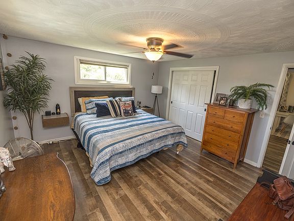 4th image of 3490 Shad Dr E