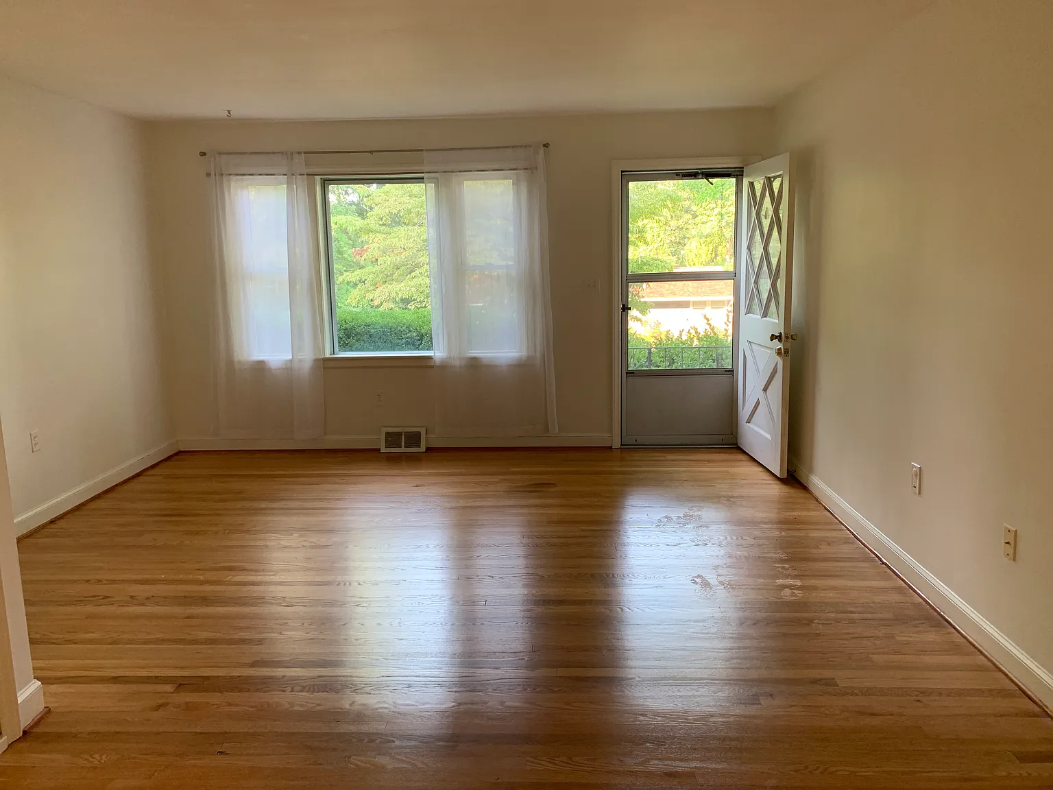 3 bed, 1368 sqft, $1,800 — Photo 3