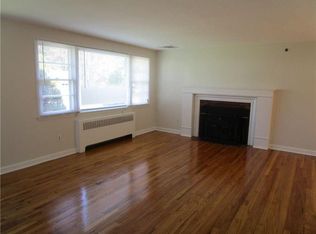 204 S New Rd, Hamden, CT 06518