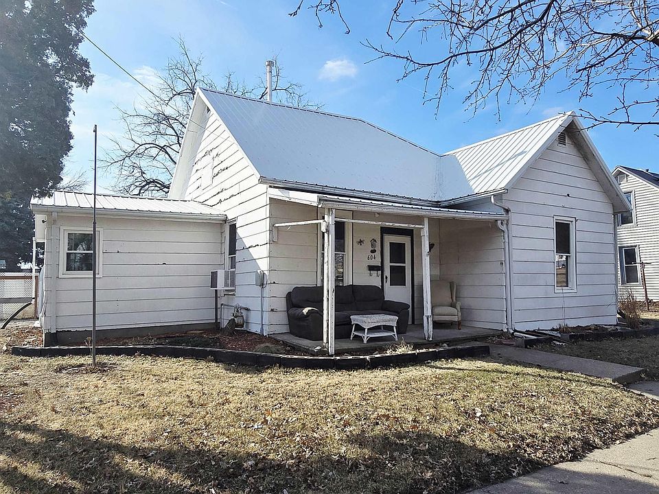 1st image of 604 C Ave W