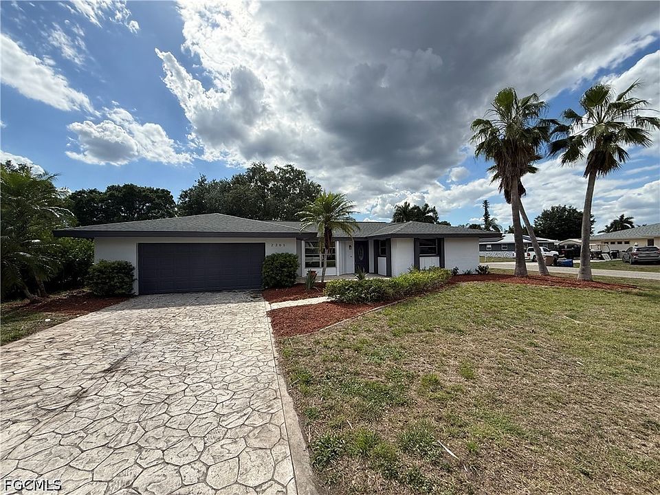 1st image of 2201 Parkview Dr