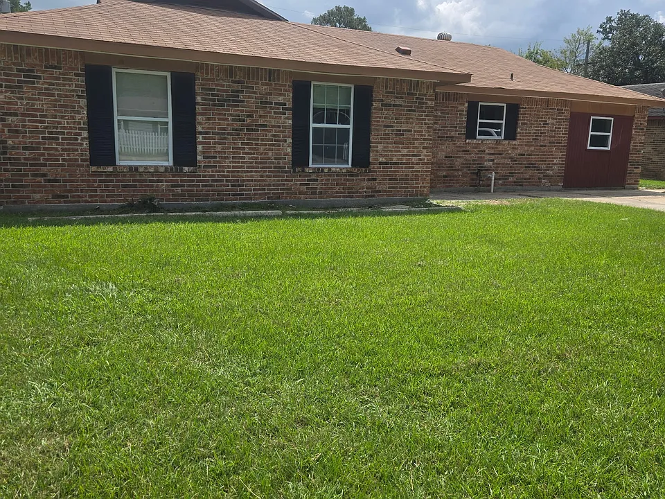 1715 W Hall Ave