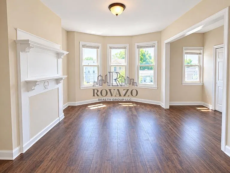 3 bed, 850 sqft, $1,950 — Photo 4