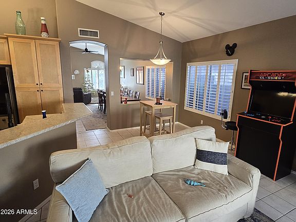 4th image of 1314 E SHEENA Drive