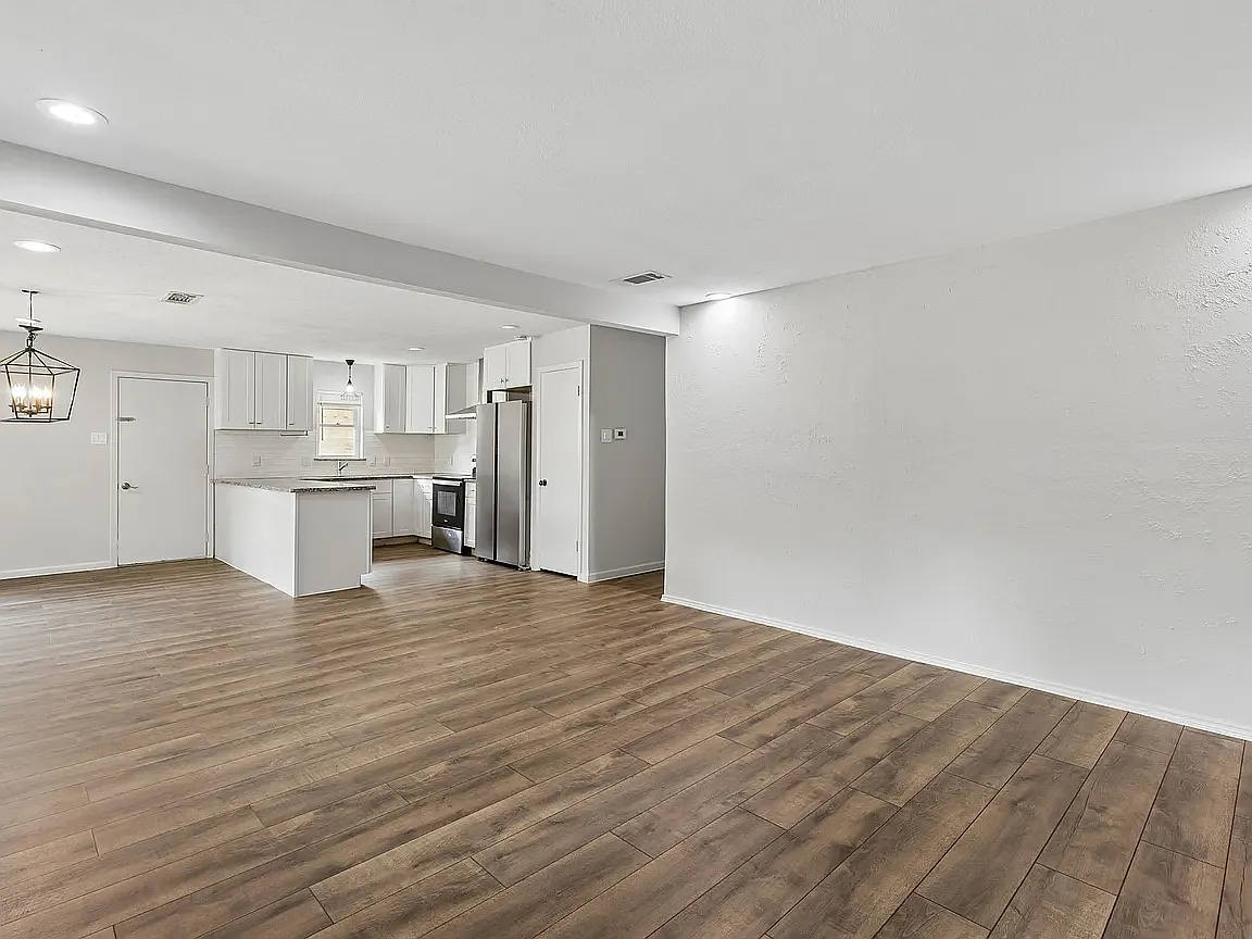 2 bed, 1470 sqft, $1,900 — Photo 2
