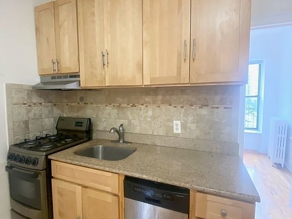 4th image of 1443 York Ave #5WE