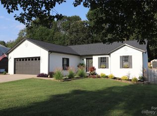 5072 Kennedy St, Hickory, NC 28602