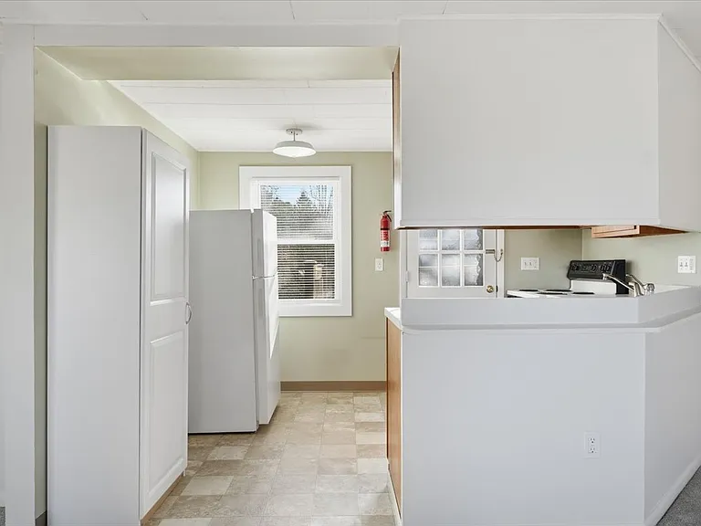 950 Shelburne Rd — Photo 3