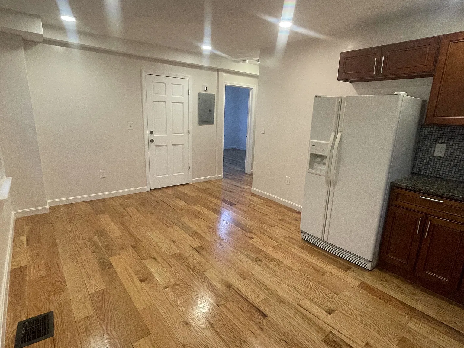 2 bed, 700 sqft, $2,200 — Photo 4