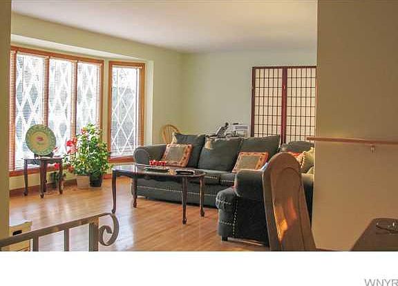 3rd image of 213 Macarthur Dr