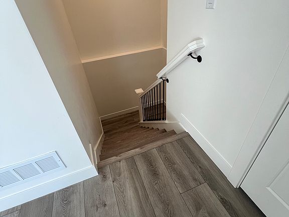 2nd image of 1002 W Mountain Hollow Way