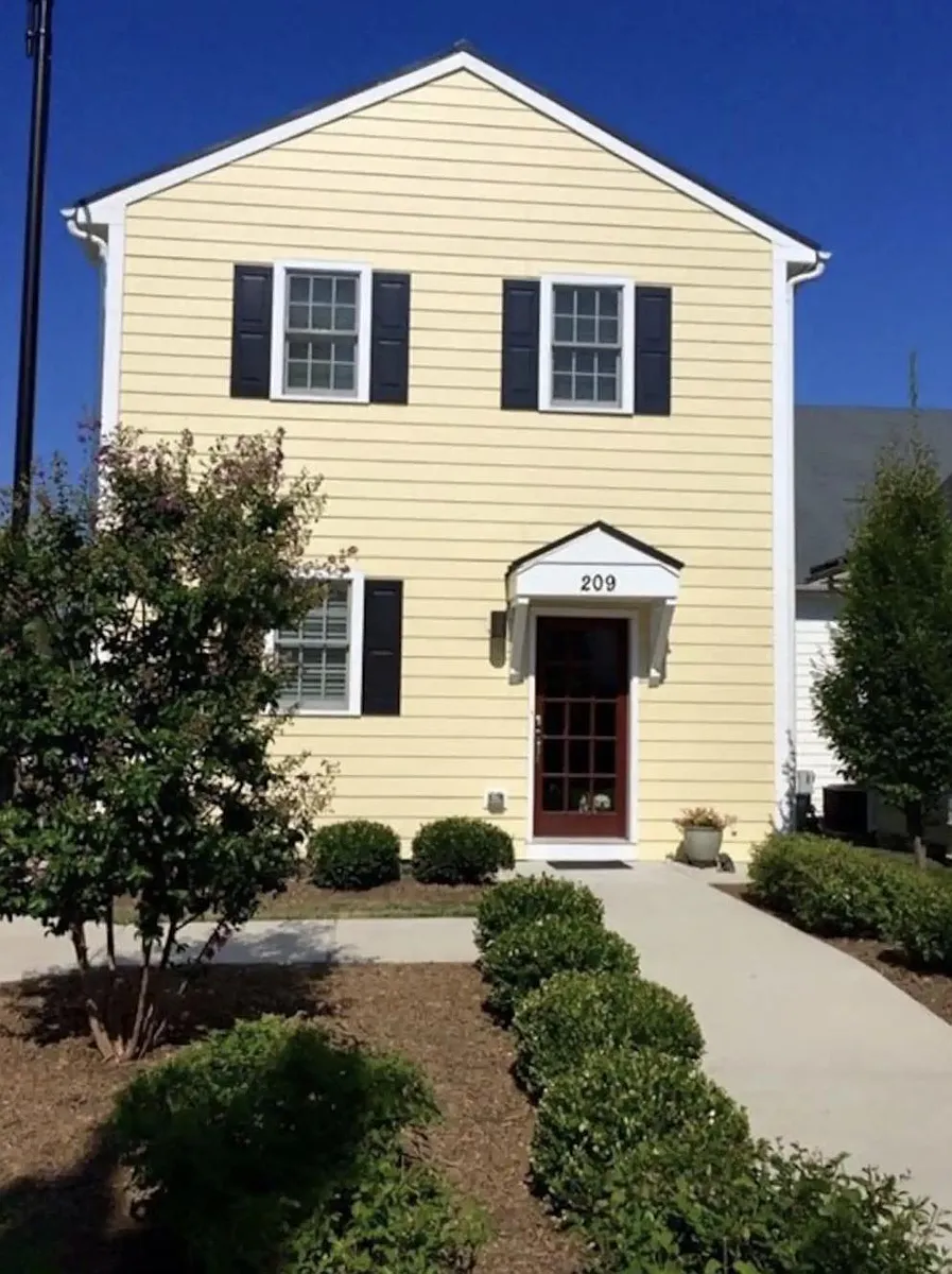 Building Photo - 209 Church St SE #1