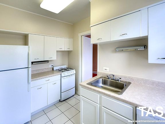 3rd image of 203 Kedzie St APT 3G
