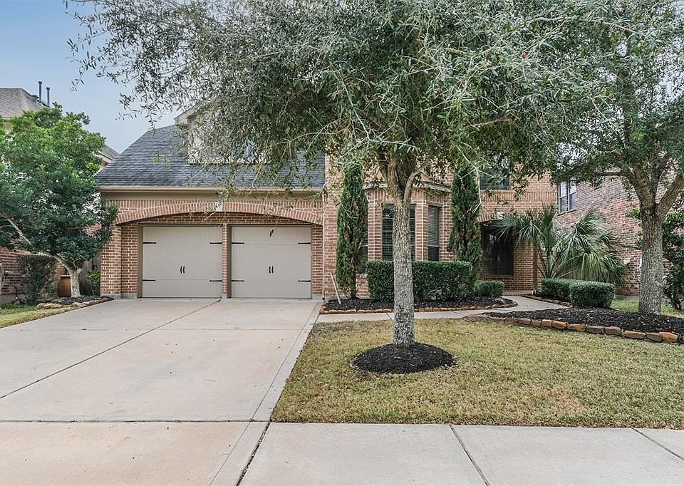 Located in the highly sought after community of Cinco Ranch Southwest