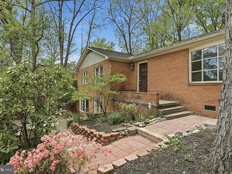 1st image of 107 Oak Ridge Dr