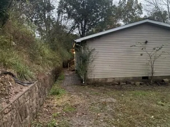 4664 Victoria Rd, Charleston, WV 25313