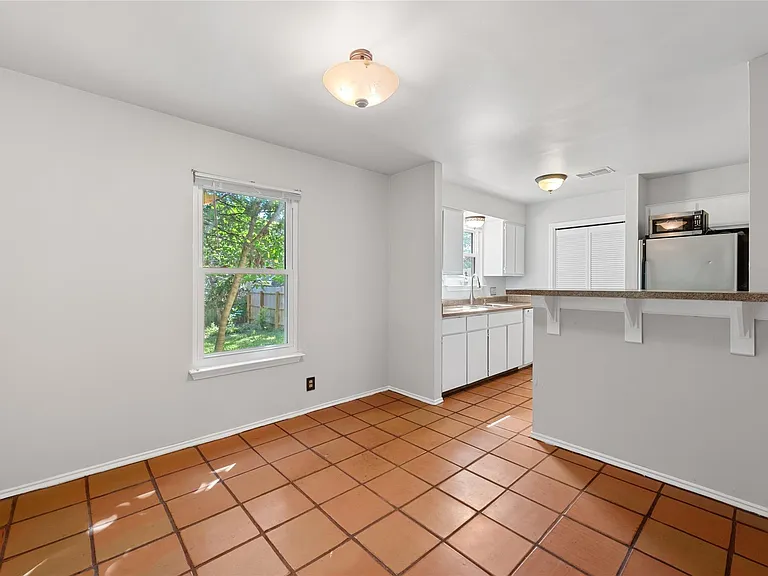 10006 Wildflower Ln #A — Photo 8