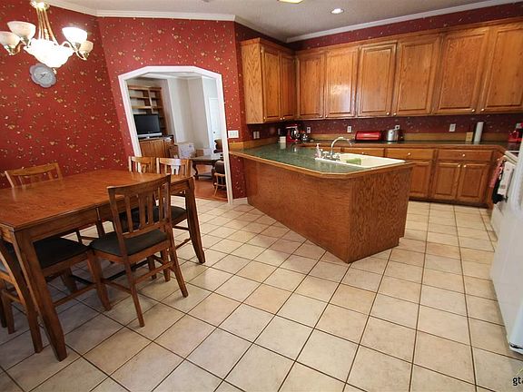 4th image of 136 Oakview Dr