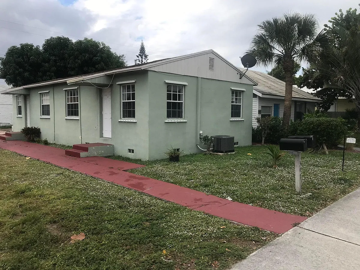Building Photo - 1307 Lucerne Ave #1
