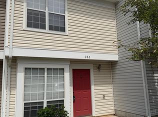 332 Lancaster Sq, Sterling, VA 20164