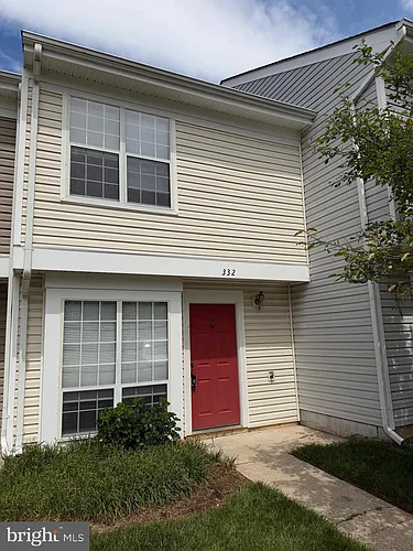 332 Lancaster Sq Photo 1