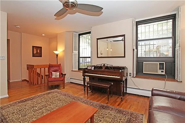 Sold by Century 21 Metropolitan | media 11