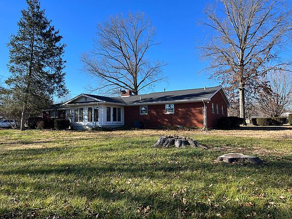 3rd image of 614 S Horseshoe Dr