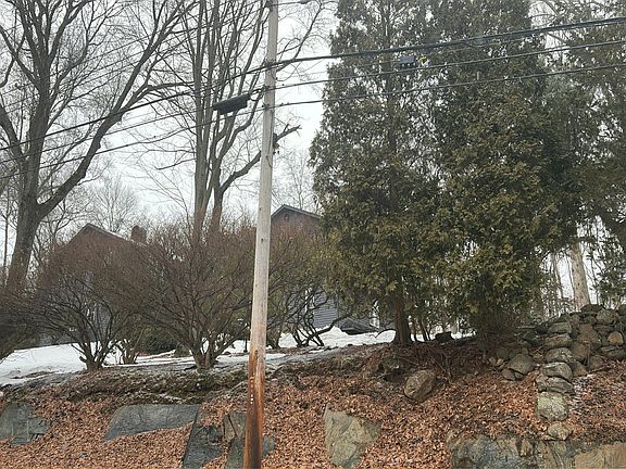 2nd image of 250 Tanglewood Rd